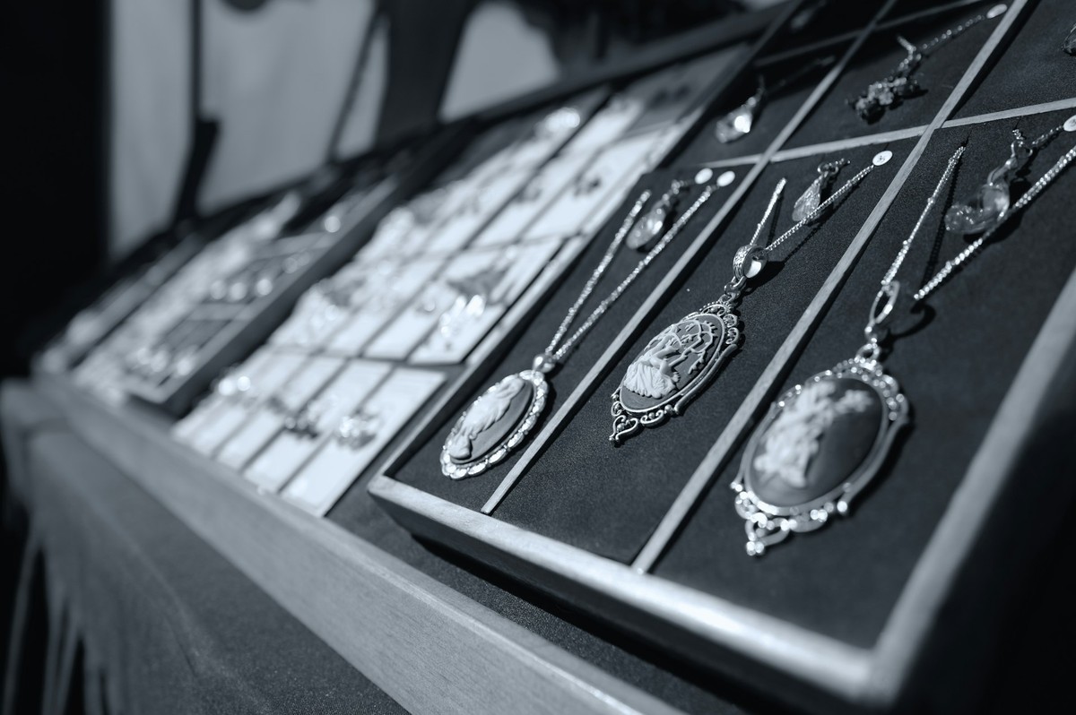 Gemstone Authentication and Appraisal